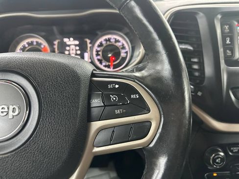 Used 2017 Jeep Cherokee Sport w/ Cold Weather Group AWD/4WD image 38