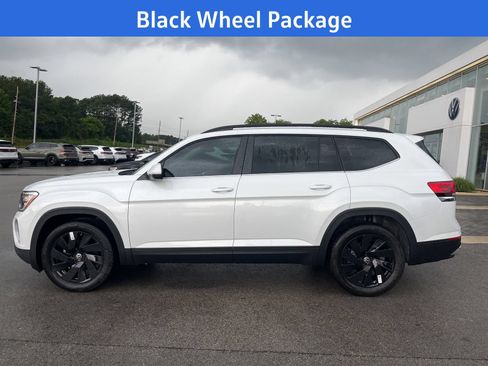 New 2026 Volkswagen Atlas SE FWD image 3