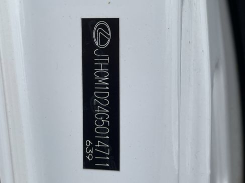 Used 2016 Lexus IS 300 AWD image 32