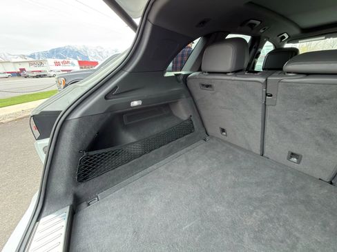 Used 2020 Porsche Cayenne image 13