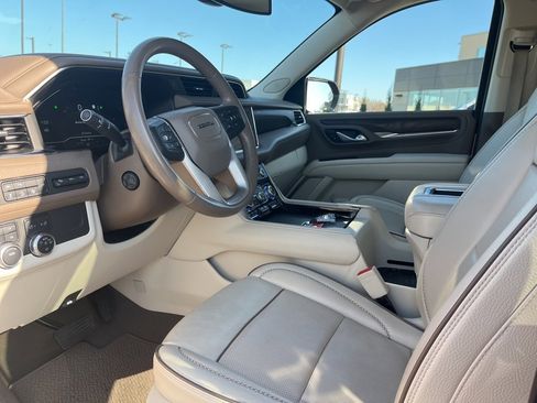 Used 2022 GMC Yukon XL Denali image 10