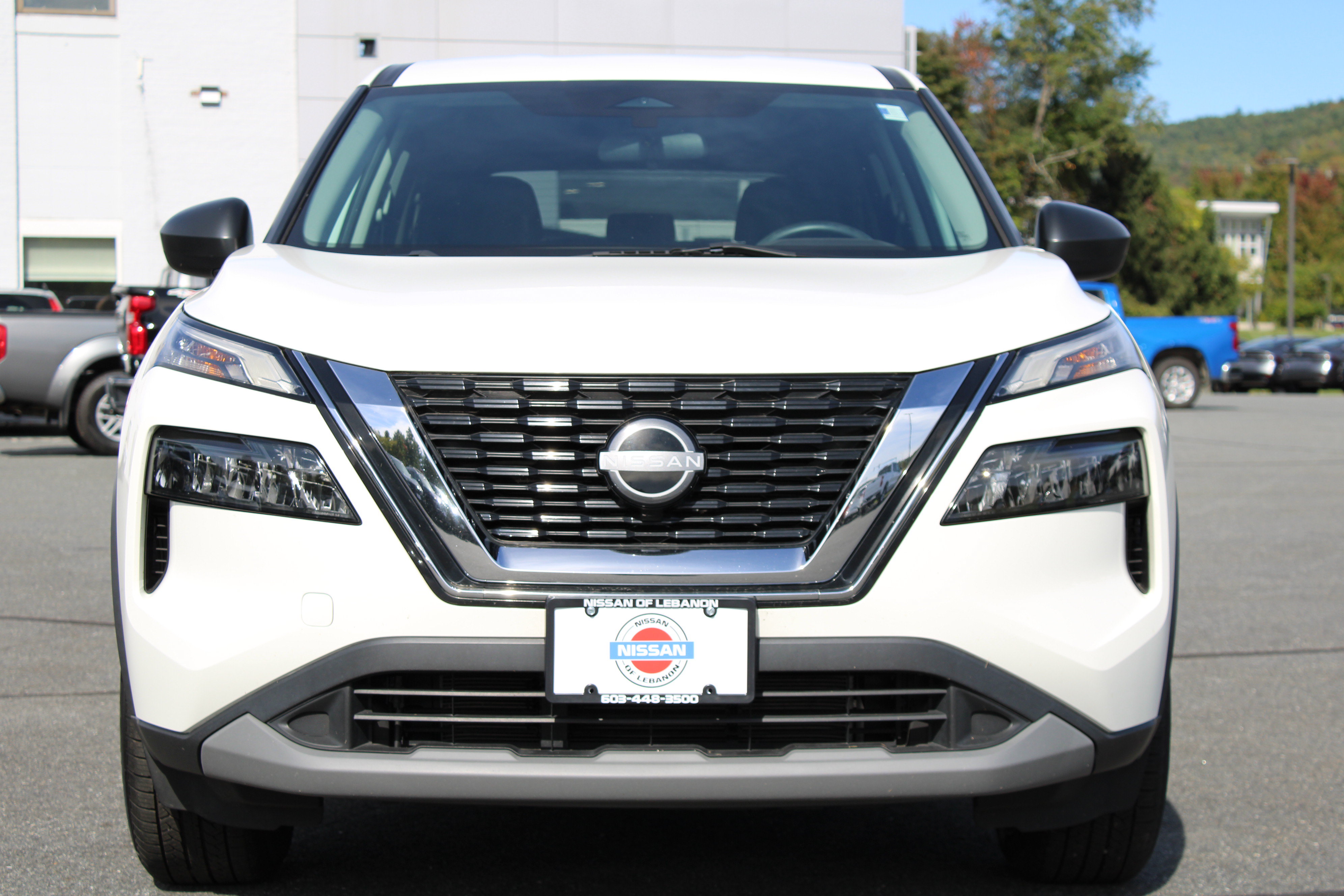 Used 2023 Nissan Rogue S AWD/4WD image 2