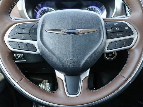 Used 2017 Chrysler Pacifica Limited w/ UConnect Theater Package image 25