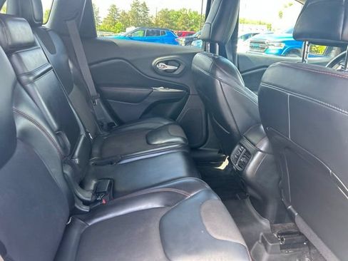 Used 2016 Jeep Cherokee Trailhawk w/ Cold Weather Group AWD/4WD image 8