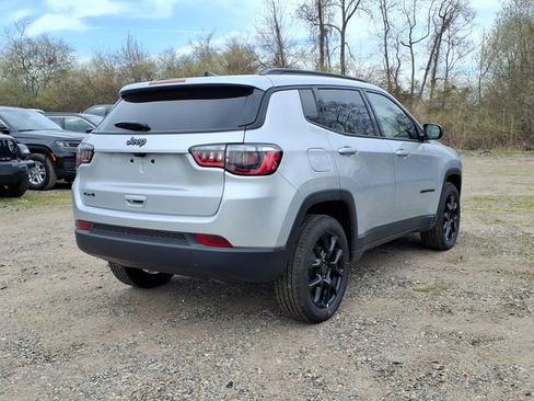 New 2026 Jeep Compass Latitude image 3