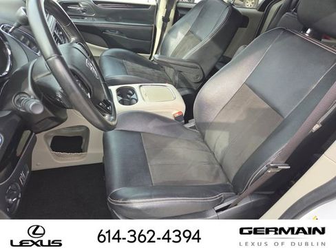 Used 2019 Dodge Grand Caravan SXT image 32