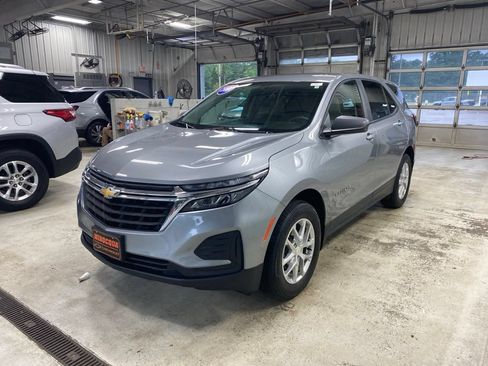 Used 2024 Chevrolet Equinox LS w/ LS Convenience Package AWD/4WD image 5