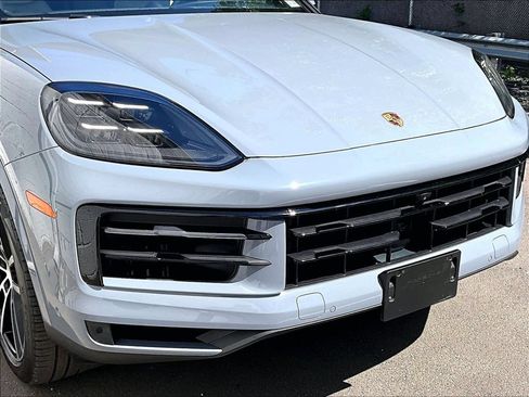 Certified 2025 Porsche Cayenne E-Hybrid Coupe AWD/4WD image 32