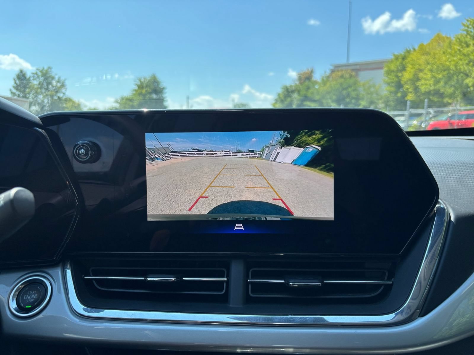 Used 2025 Chevrolet Trax LT FWD image 21