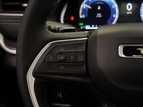 Used 2025 Jeep Grand Cherokee Limited AWD/4WD image 36