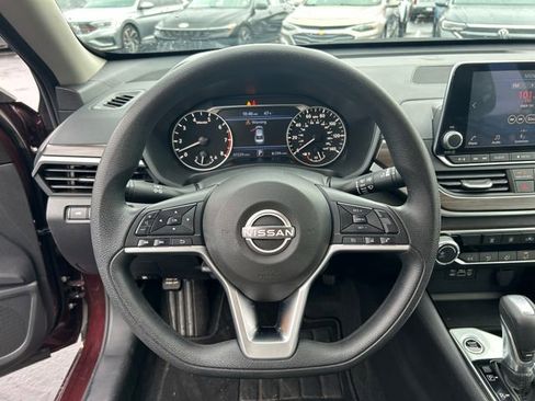 Used 2024 Nissan Altima 2.5 SV FWD image 21