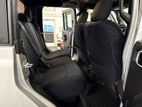 Used 2022 Jeep Gladiator Sport image 34