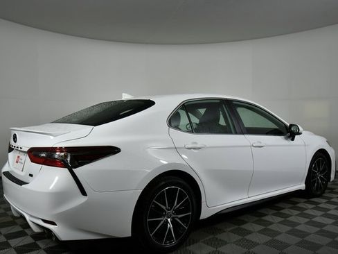 Used 2023 Toyota Camry SE image 10