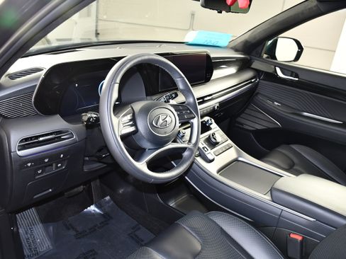 Used 2025 Hyundai Palisade Calligraphy AWD/4WD image 2