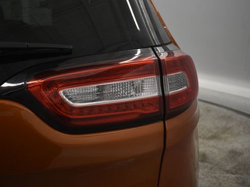 Certified 2016 Jeep Cherokee Trailhawk w/ Comfort/Convenience Group image 18