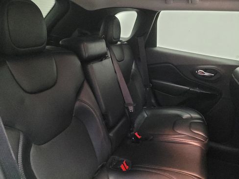 Used 2020 Jeep Cherokee Latitude Plus FWD image 19