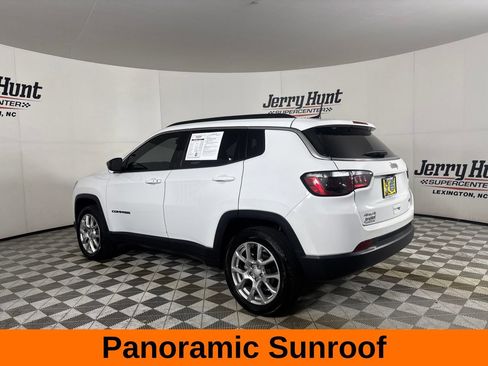 Used 2024 Jeep Compass Latitude w/ Sun and Sound Group AWD/4WD image 9