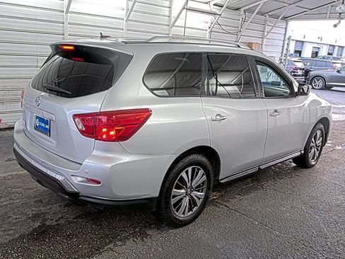 Used 2018 Nissan Pathfinder SV AWD/4WD image 2