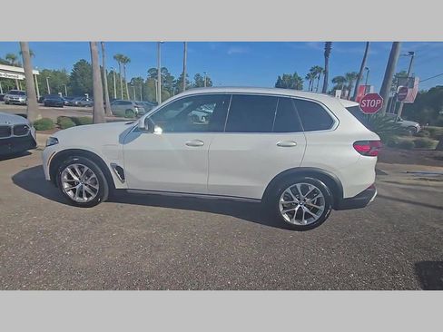 Certified 2025 BMW X5 xDrive50e w/ Premium Package image 28