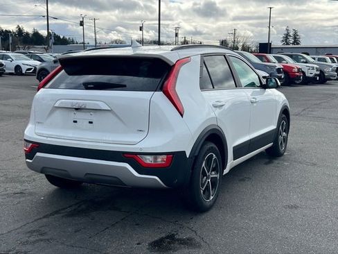 Certified 2024 Kia Niro EX image 5