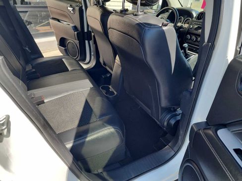 Used 2016 Jeep Compass Latitude FWD image 15