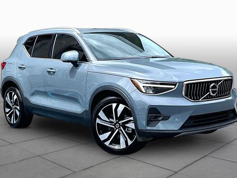 Used 2023 Volvo XC40 B5 Plus w/ Protection Package Premier AWD/4WD image 3