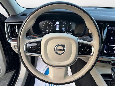 Used 2021 Volvo S60 T5 Momentum w/ Premium Package image 10