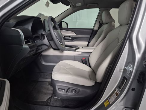 New 2026 Toyota Grand Highlander FWD image 14