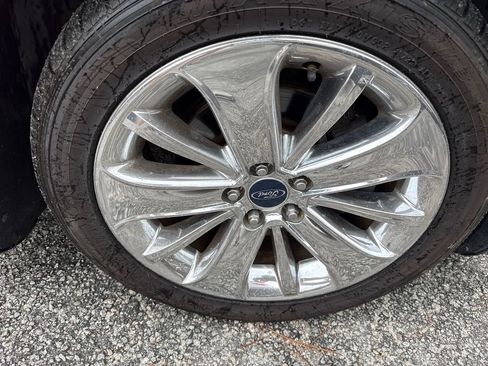 Used 2012 Ford Taurus Limited FWD image 11