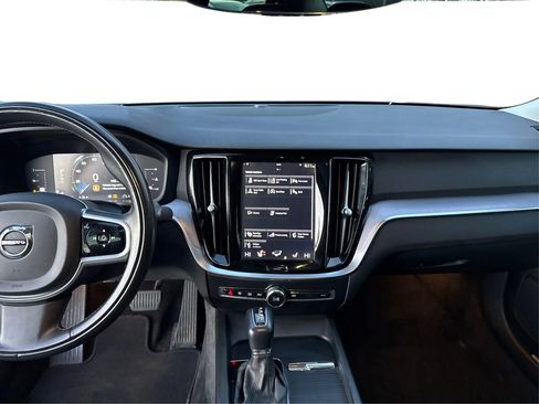 Used 2019 Volvo S60 T6 Momentum w/ Premium Package image 16