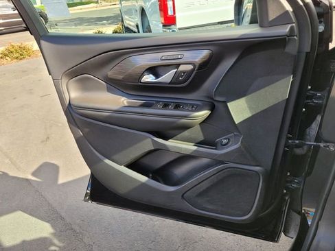 Used 2024 GMC Terrain SLT image 28