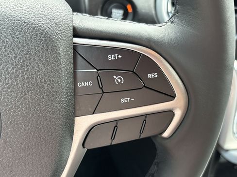 Used 2018 Jeep Grand Cherokee Limited AWD/4WD image 25