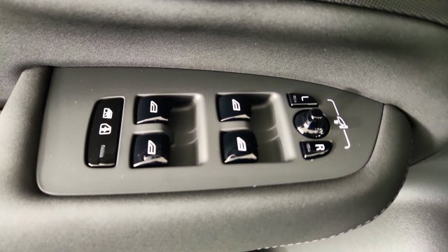 New 2026 Volvo XC90 T8 Plus w/ Protection Package AWD/4WD image 10