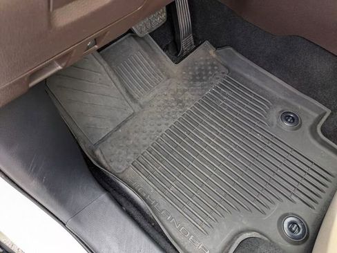 Used 2022 Toyota Highlander XLE image 28