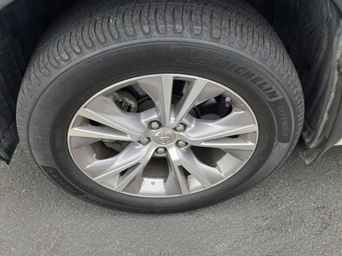 Used 2015 Toyota Highlander Plus FWD image 2