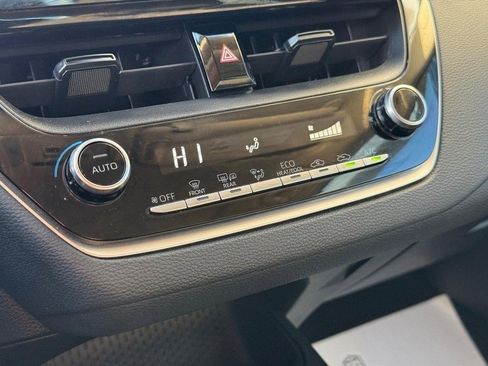 Used 2021 Toyota Corolla LE w/ Carpet Mat Package (TMS) image 28