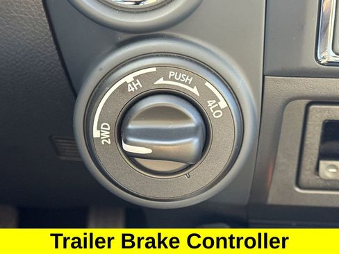 Used 2024 Nissan Titan SV w/ SV Convenience Package image 36