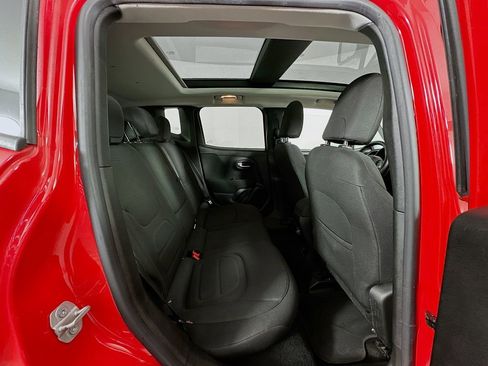 Used 2019 Jeep Renegade Latitude w/ Popular Equipment Group image 26