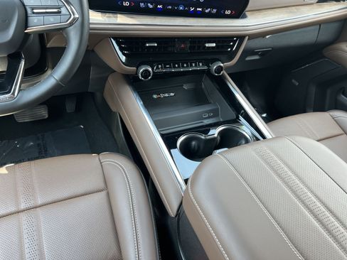 Used 2025 Chevrolet Tahoe High Country RWD image 23