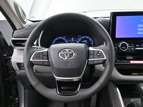 Used 2026 Toyota Highlander Limited image 5
