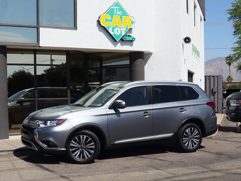 Used 2020 Mitsubishi Outlander SE image 4