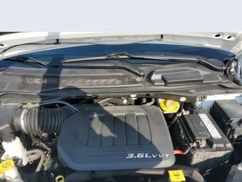 Used 2018 Dodge Grand Caravan SE w/ UConnect Hands-Free Group image 35