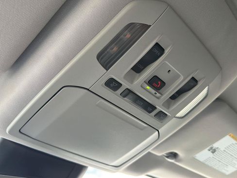 Certified 2024 Toyota Highlander Limited AWD/4WD image 33