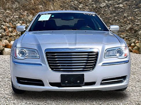 Used 2012 Chrysler 300 image 3