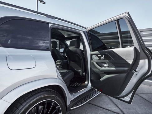 Used 2024 Mercedes-Benz GLS 63 AMG 4MATIC image 25