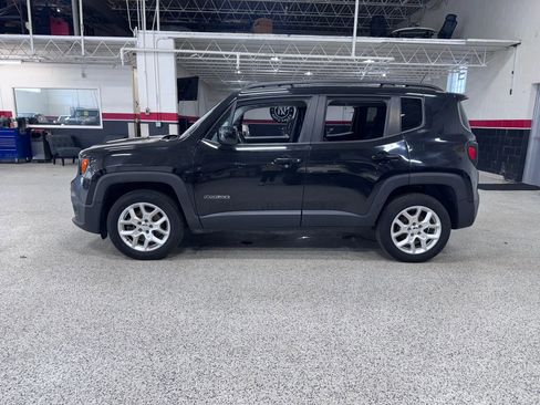 Used 2015 Jeep Renegade Latitude w/ Cold Weather Group II AWD/4WD image 6