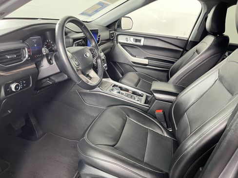 Used 2023 Ford Explorer Limited image 9