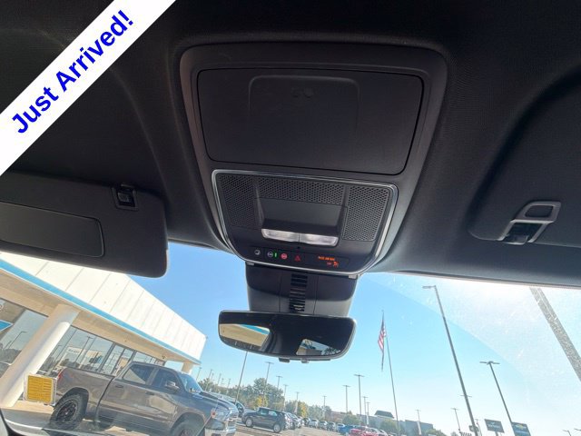 Used 2025 Chevrolet Traverse High Country FWD image 34