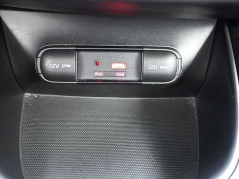 Used 2019 Kia Soul ! FWD image 29