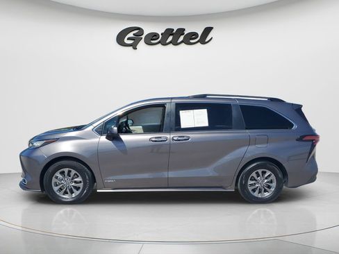 Used 2021 Toyota Sienna XLE w/ XLE Plus Package image 7